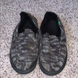 Sanuk insulated slip on shoes